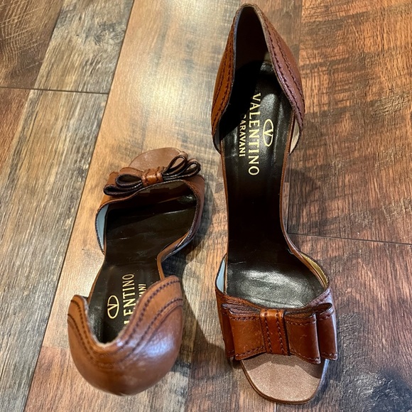 VALENTINO Garavani D'Orsay Peep Toe Pumps Brown 39 1/2 - Picture 11 of 13
